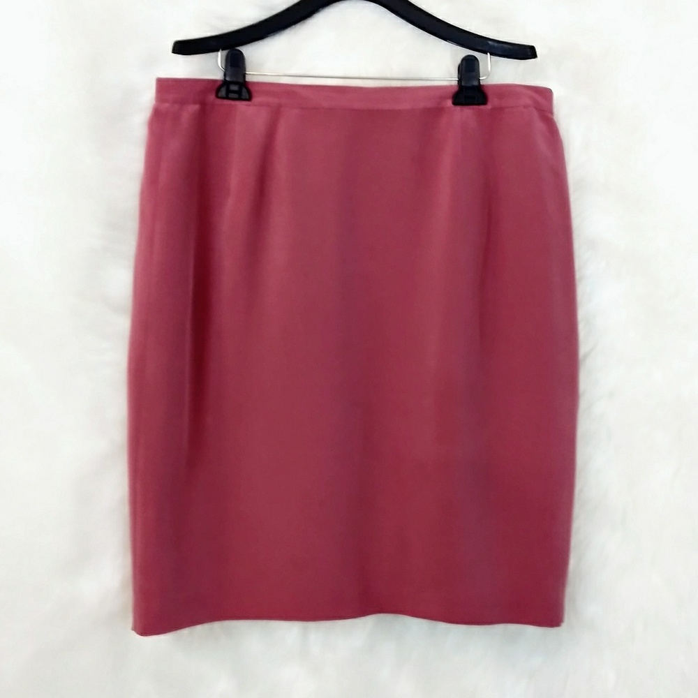 💥FINAL PRICE 3 FOR $25 Talbots Pink Silk Skirt